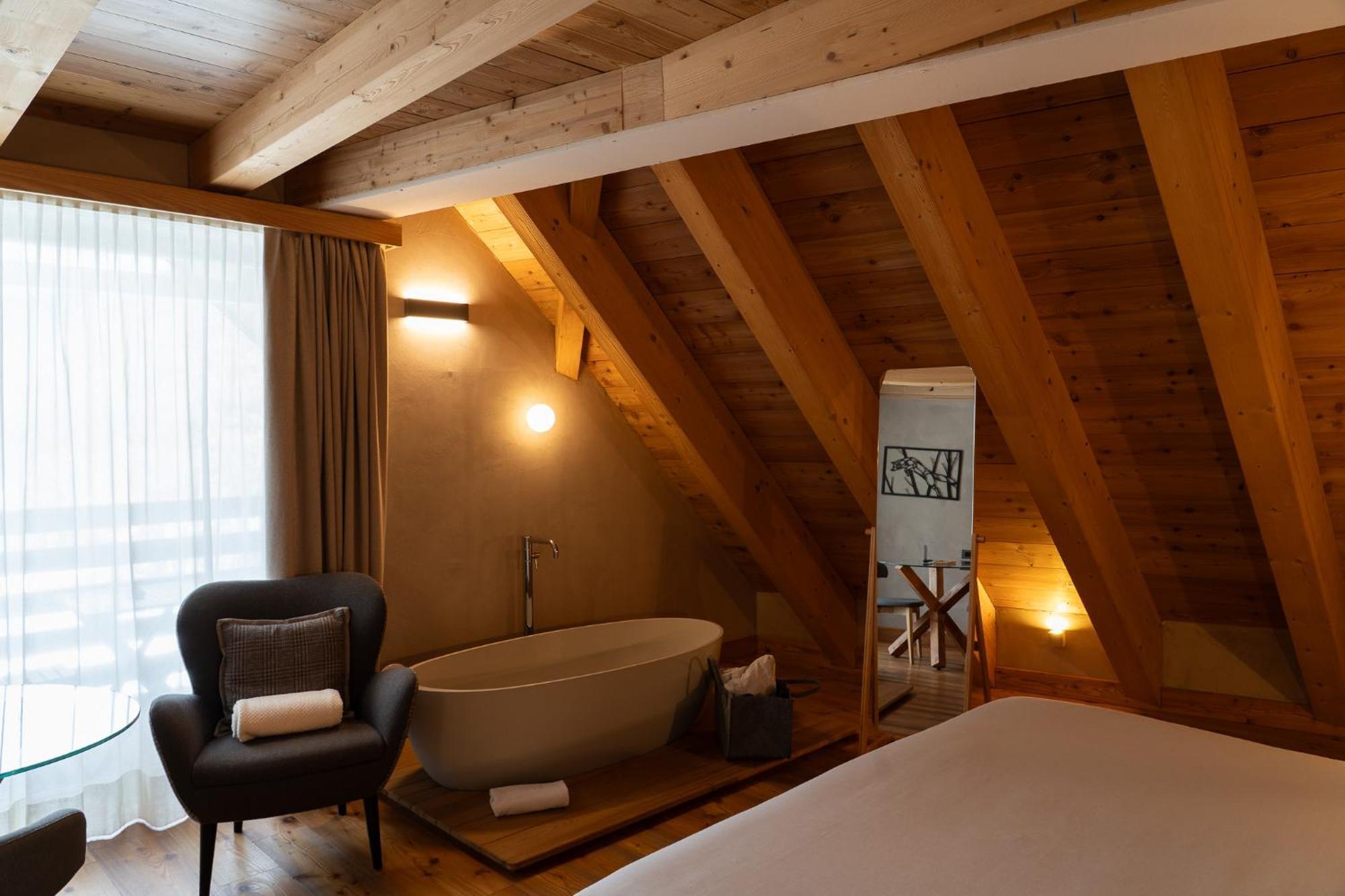 Au Charmant Petit Lac - Ecohotel Parc & Spa Champoluc Exterior photo