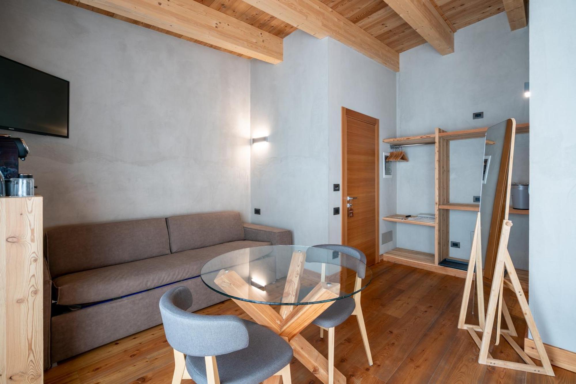 Au Charmant Petit Lac - Ecohotel Parc & Spa Champoluc Exterior photo